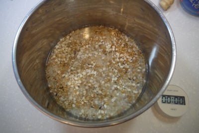 將胚芽米淘洗後泡水靜置2小時。