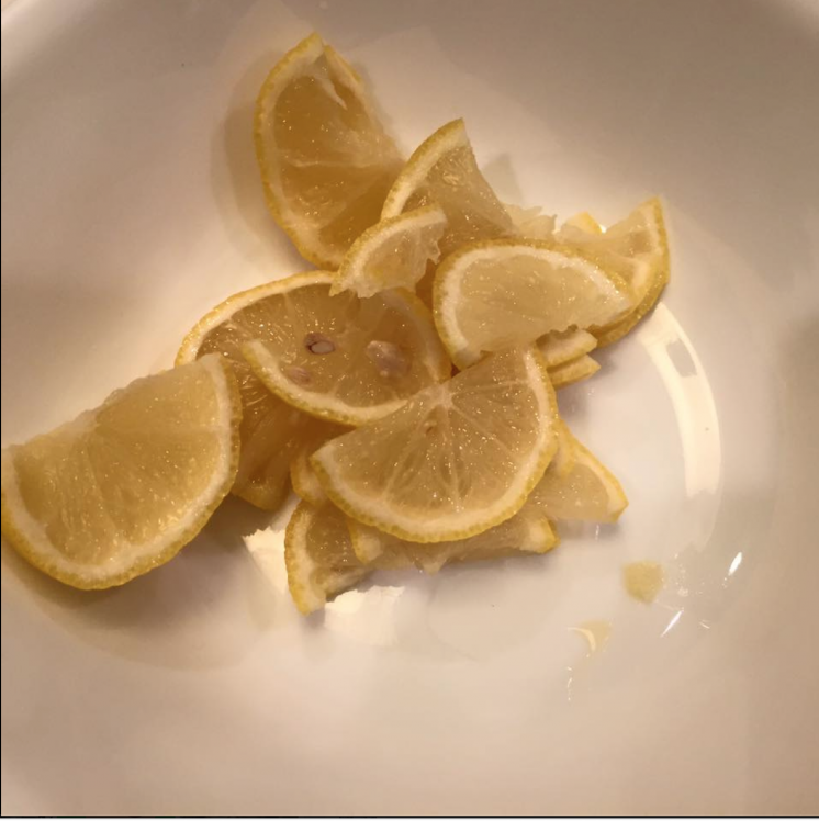 檸檬放碗裡