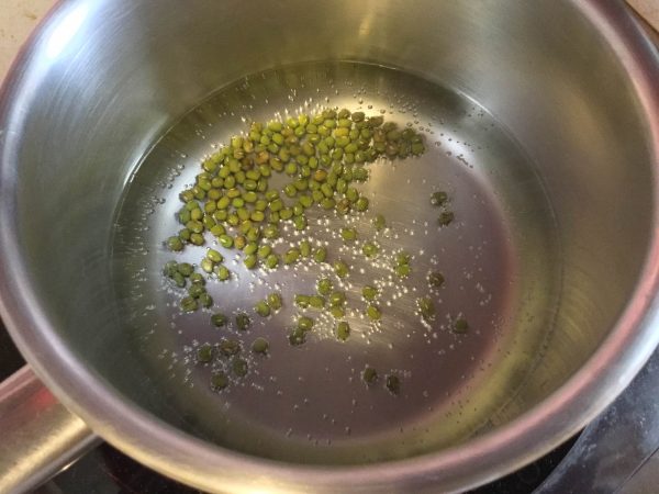 綠豆水和綠豆湯有什麼不一樣-綠豆加水煮沸