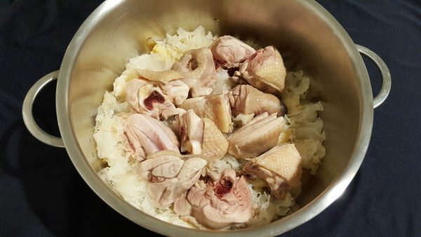 銀耳燉雞湯-接著放雞肉